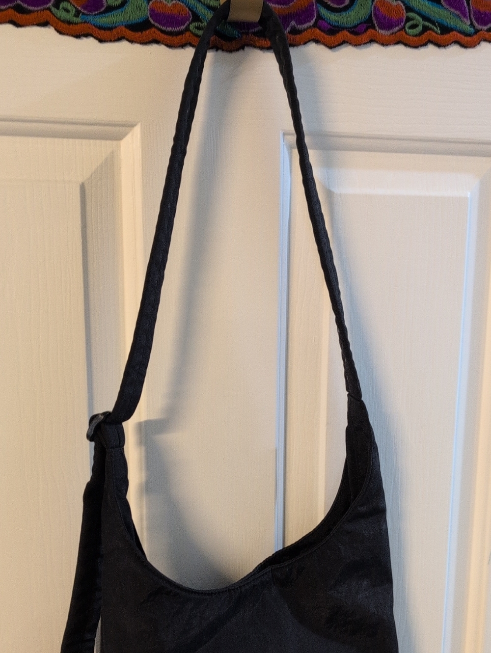 Small Nylon Sling Baggu - Picture 4 of 11